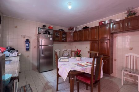 Casa para alugar com 75m², 2 quartos e 2 vagasCozinha e Área de Serviço