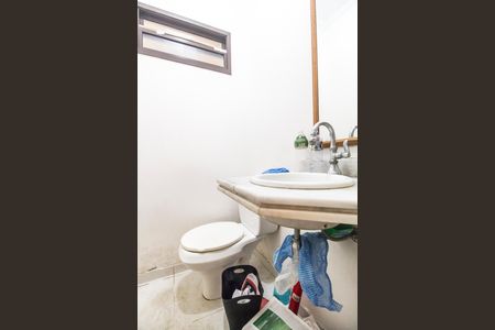 Casa de condomínio para alugar com 160m², 3 quartos e 2 vagasLavabo
