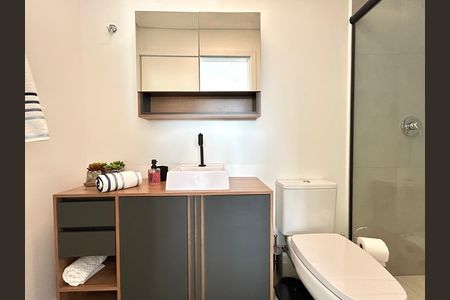 Banheiro suíte de apartamento para alugar com 1 quarto, 50m² em Lagoa Pequena, Florianópolis