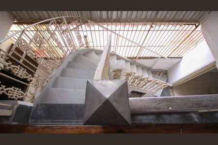 Casa para alugar com 324m², 10 quartos e 3 vagasEscada