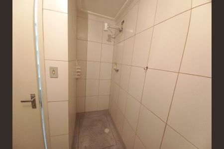 Banheiro de apartamento para alugar com 1 quarto, 30m² em Centro, São Vicente