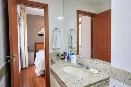 Apartamento à venda com 100m², 4 quartos e 2 vagasBanheiro da Suíte