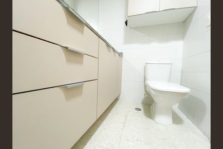 Apartamento à venda com 68m², 2 quartos e 1 vaga Apartamento à venda com 68m², 2 quartos e 1 vagaBanheiro Social