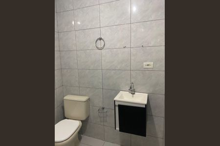 Banheiro de casa para alugar com 1 quarto, 40m² em Cidade Boa Vista, Suzano