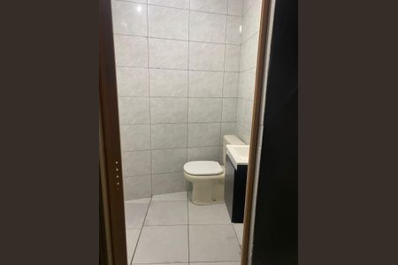 Banheiro de casa para alugar com 1 quarto, 40m² em Cidade Boa Vista, Suzano