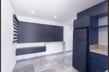 Sala/Cozinha de apartamento para alugar com 1 quarto, 33m² em Hauer, Curitiba