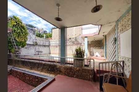 Casa para alugar com 500m², 4 quartos e 5 vagasQuintal