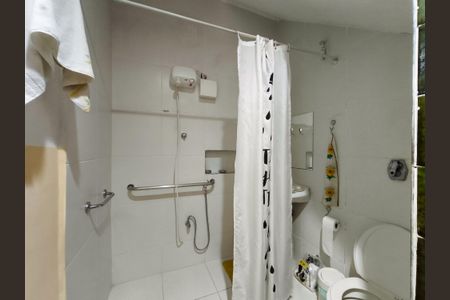Casa para alugar com 500m², 4 quartos e 5 vagasBanheiro de serviço