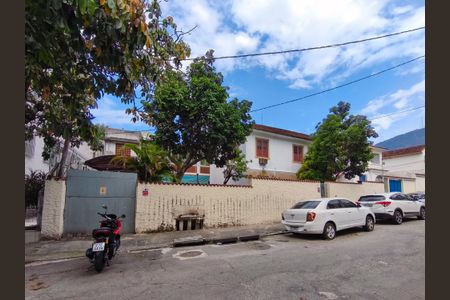 Casa para alugar com 500m², 4 quartos e 5 vagasFachada