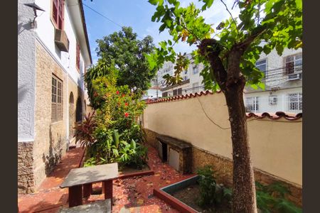 Casa para alugar com 500m², 4 quartos e 5 vagasQuintal