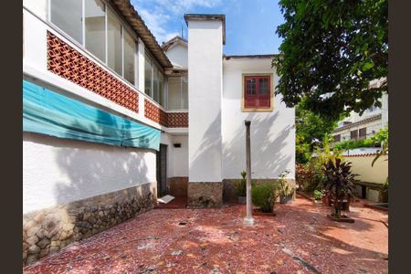 Casa para alugar com 500m², 4 quartos e 5 vagasQuintal