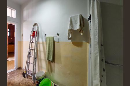 Casa para alugar com 500m², 4 quartos e 5 vagasBanheiro de serviço