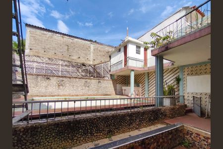Casa para alugar com 500m², 4 quartos e 5 vagasQuintal