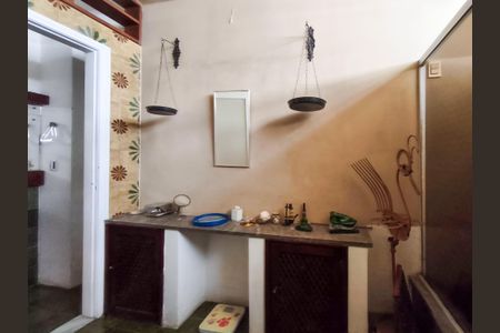 Casa para alugar com 500m², 4 quartos e 5 vagasBanheiro Corredor