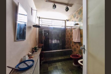 Casa para alugar com 500m², 4 quartos e 5 vagasBanheiro Corredor