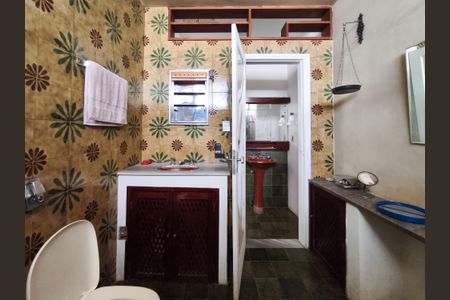 Casa para alugar com 500m², 4 quartos e 5 vagasBanheiro Corredor