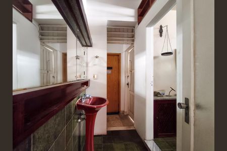 Casa para alugar com 500m², 4 quartos e 5 vagasCorredor