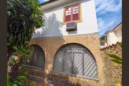 Casa para alugar com 500m², 4 quartos e 5 vagasFachada