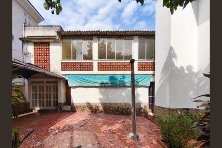 Casa para alugar com 500m², 4 quartos e 5 vagasQuintal