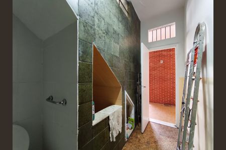 Casa para alugar com 500m², 4 quartos e 5 vagasBanheiro de serviço