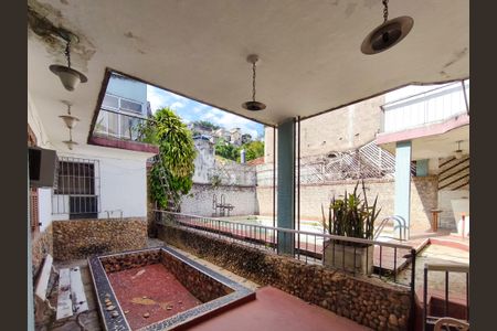 Casa para alugar com 500m², 4 quartos e 5 vagasQuintal