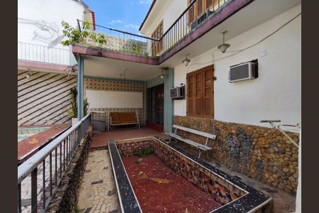 Casa para alugar com 500m², 4 quartos e 5 vagasQuintal