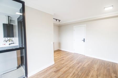 Sala  de apartamento para alugar com 2 quartos, 70m² em Alphaville Empresarial, Barueri