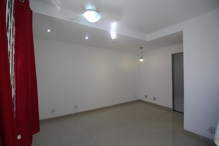 Casa de condomínio à venda com 60m², 2 quartos e 2 vagasSala