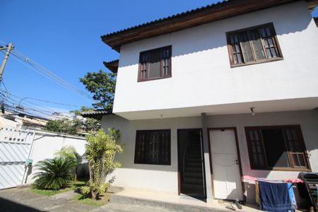 Casa de condomínio à venda com 60m², 2 quartos e 2 vagasFachada