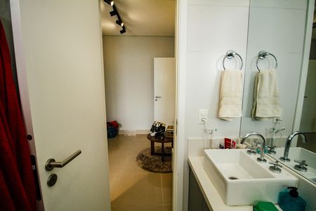 Apartamento para alugar com 201m², 4 quartos e 3 vagas Apartamento para alugar com 201m², 4 quartos e 3 vagasBanheiro da Suíte 1