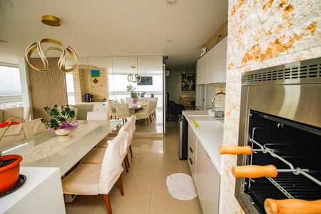 Apartamento para alugar com 201m², 4 quartos e 3 vagas Apartamento para alugar com 201m², 4 quartos e 3 vagasSala