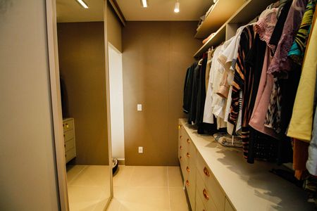 Apartamento para alugar com 201m², 4 quartos e 3 vagas Apartamento para alugar com 201m², 4 quartos e 3 vagasCloset da suíte 2