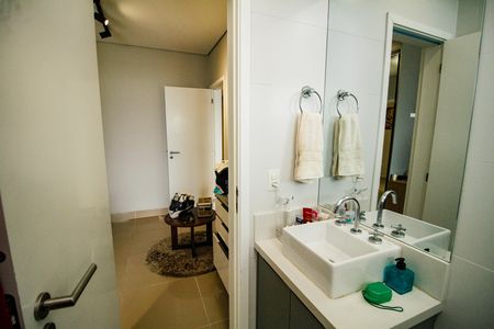 Apartamento para alugar com 201m², 4 quartos e 3 vagas Apartamento para alugar com 201m², 4 quartos e 3 vagasBanheiro da Suíte 1