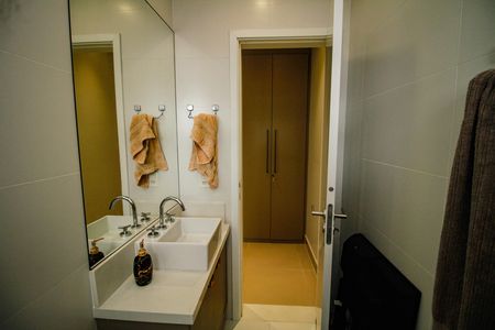 Apartamento para alugar com 201m², 4 quartos e 3 vagas Apartamento para alugar com 201m², 4 quartos e 3 vagasBanheiro da Suíte 4