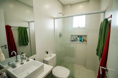 Apartamento para alugar com 201m², 4 quartos e 3 vagas Apartamento para alugar com 201m², 4 quartos e 3 vagasBanheiro da Suíte 1