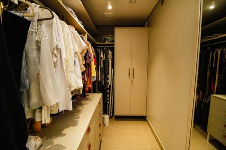 Apartamento para alugar com 201m², 4 quartos e 3 vagas Apartamento para alugar com 201m², 4 quartos e 3 vagasCloset da suíte 2