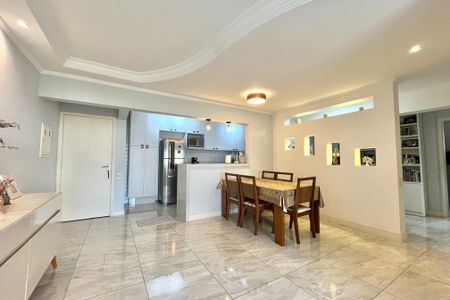 Apartamento à venda com 83m², 2 quartos e 1 vaga Apartamento à venda com 83m², 2 quartos e 1 vagaSala