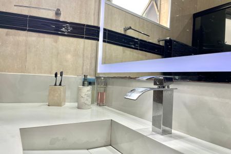 Apartamento à venda com 83m², 2 quartos e 1 vaga Apartamento à venda com 83m², 2 quartos e 1 vagaBanheiro