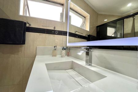 Apartamento à venda com 83m², 2 quartos e 1 vaga Apartamento à venda com 83m², 2 quartos e 1 vagaBanheiro