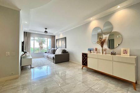Apartamento à venda com 83m², 2 quartos e 1 vaga Apartamento à venda com 83m², 2 quartos e 1 vagaSala