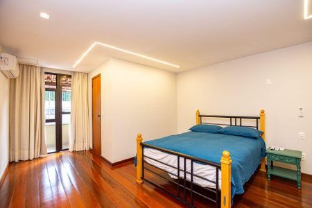 Casa à venda com 501m², 5 quartos e 4 vagas