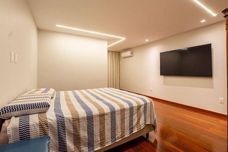 Casa à venda com 501m², 5 quartos e 4 vagas