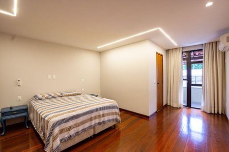Casa à venda com 501m², 5 quartos e 4 vagas
