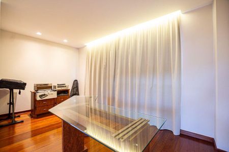Casa à venda com 501m², 5 quartos e 4 vagas
