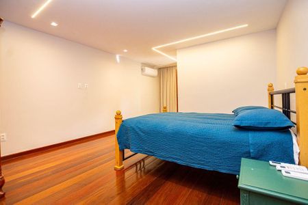 Casa à venda com 501m², 5 quartos e 4 vagas