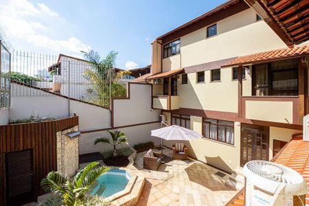 Casa à venda com 501m², 5 quartos e 4 vagas