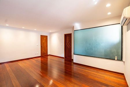Casa à venda com 501m², 5 quartos e 4 vagas