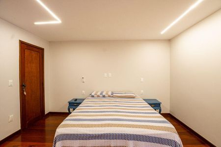 Casa à venda com 501m², 5 quartos e 4 vagas