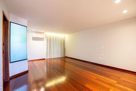 Casa à venda com 501m², 5 quartos e 4 vagas