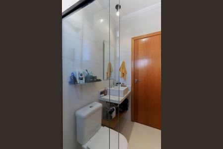 Casa à venda com 198m², 3 quartos e 3 vagas Casa à venda com 198m², 3 quartos e 3 vagasBanheiro social